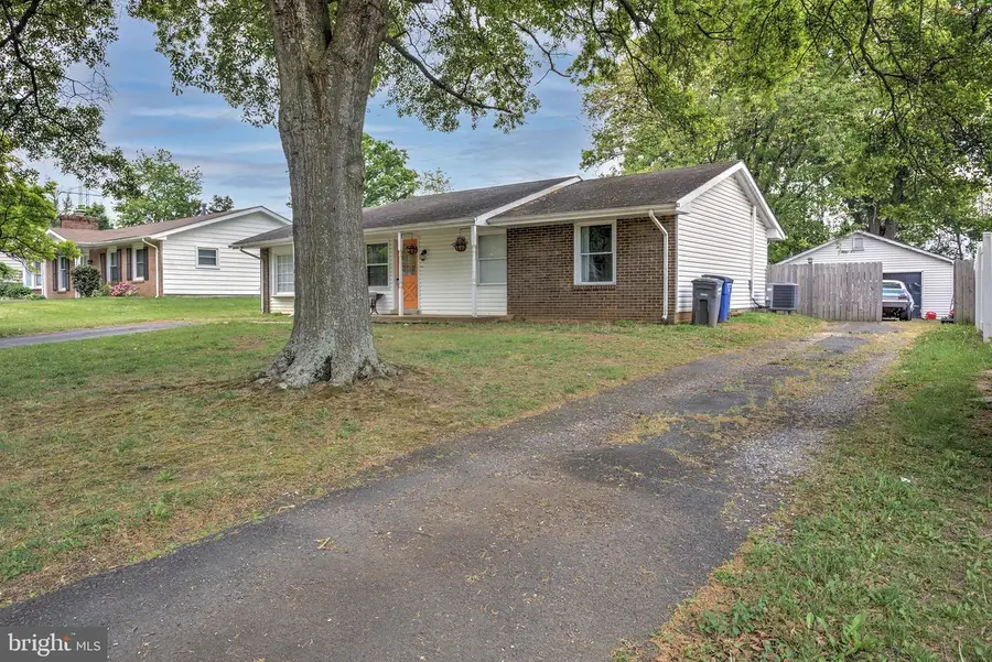402 Williamsburg Rd, Sterling, VA 20164 - #3