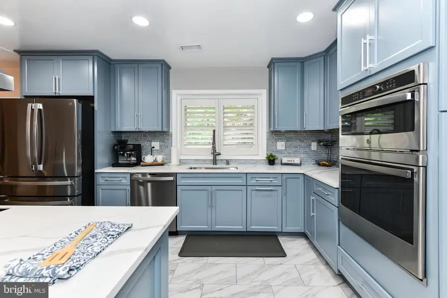 14 Oak Ln, Sterling, VA 20165 - #3