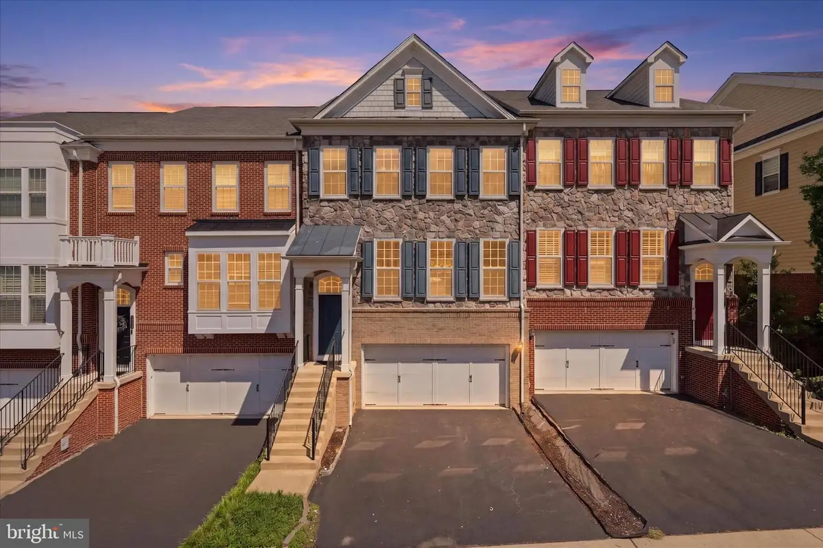 42690 Keiller Ter, Ashburn, VA 20147 - #1