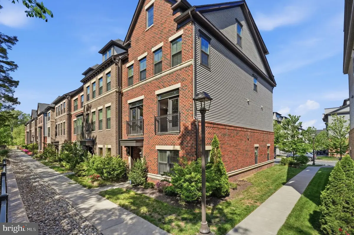 22353 Trailview Crossing Ter, Ashburn, VA 20148 - #1