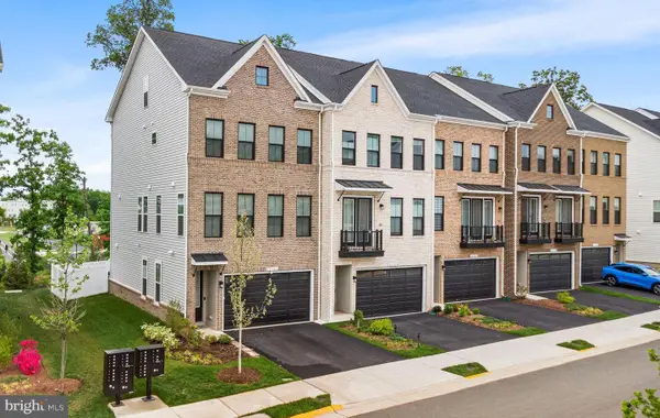 42161 Shining Star Sq, BRAMBLETON, VA 20148