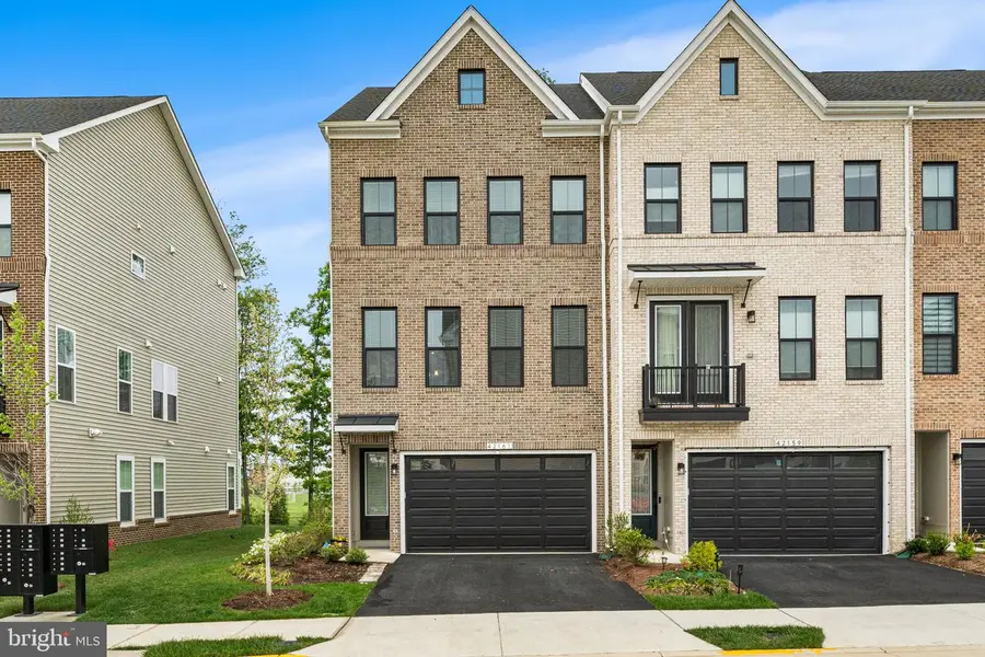 42161 Shining Star Sq, Brambleton, VA 20148 - #2