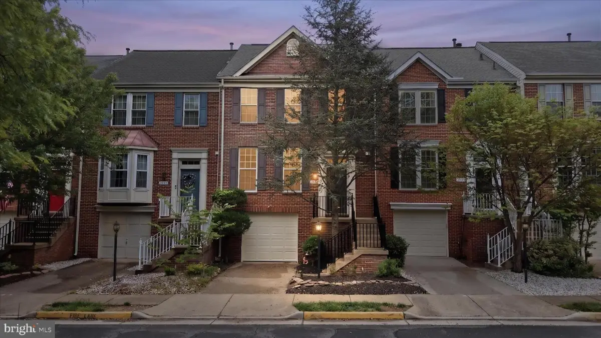 20368 Burnley Sq, Sterling, VA 20165 - #1