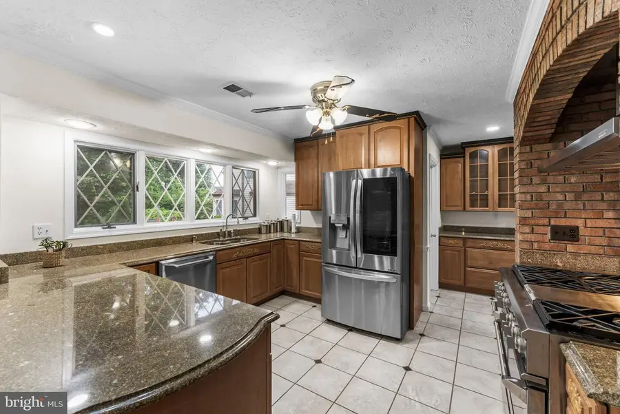 36 Rutherford Cir, Sterling, VA 20165 - #3
