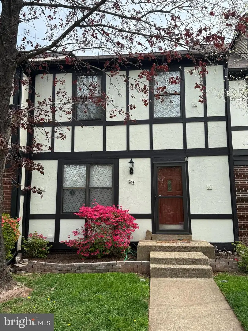 265 Chelmsford Ct, Sterling, VA 20165 - #1