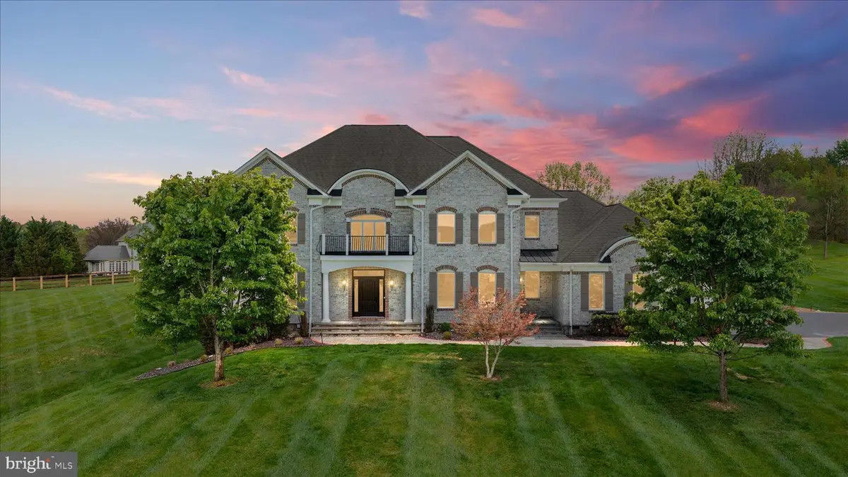 16064 Waterford Creek Cir, Hamilton, VA 20158 - #1