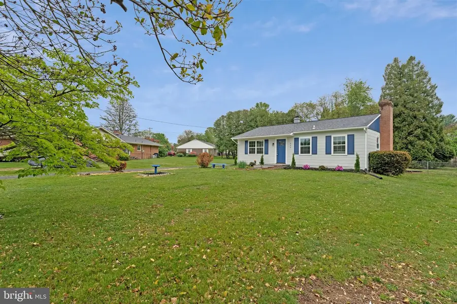 450 E E St, Purcellville, VA 20132 - #2