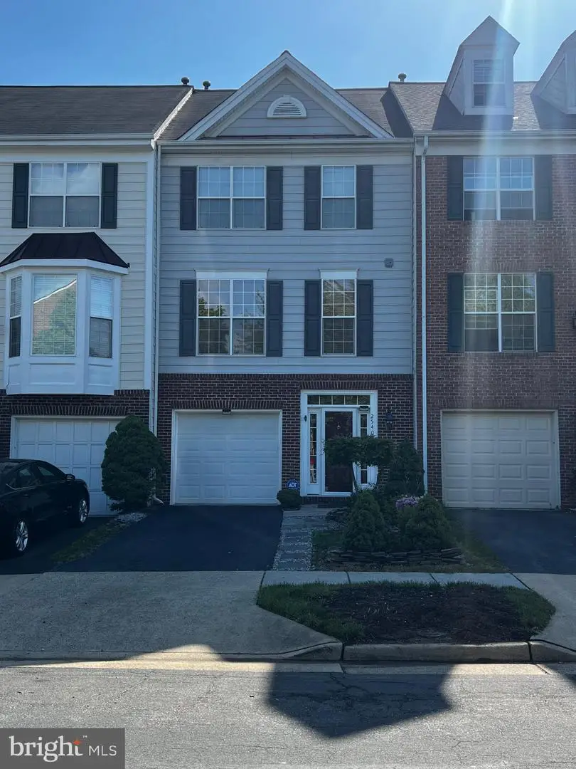 25402 Upper Clubhouse Dr, Chantilly, VA 20152 - #1