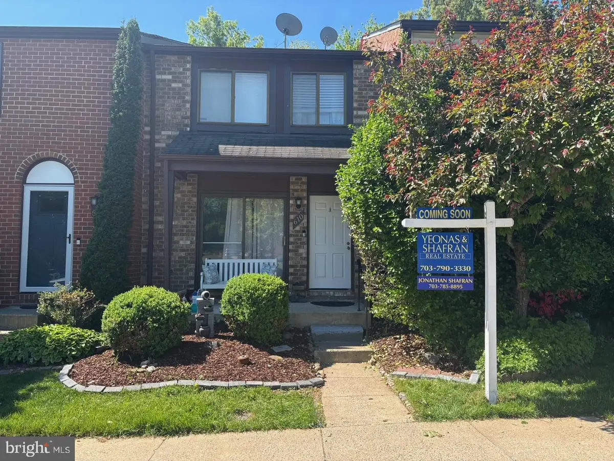610 Giles Pl, Sterling, VA 20164 - #1