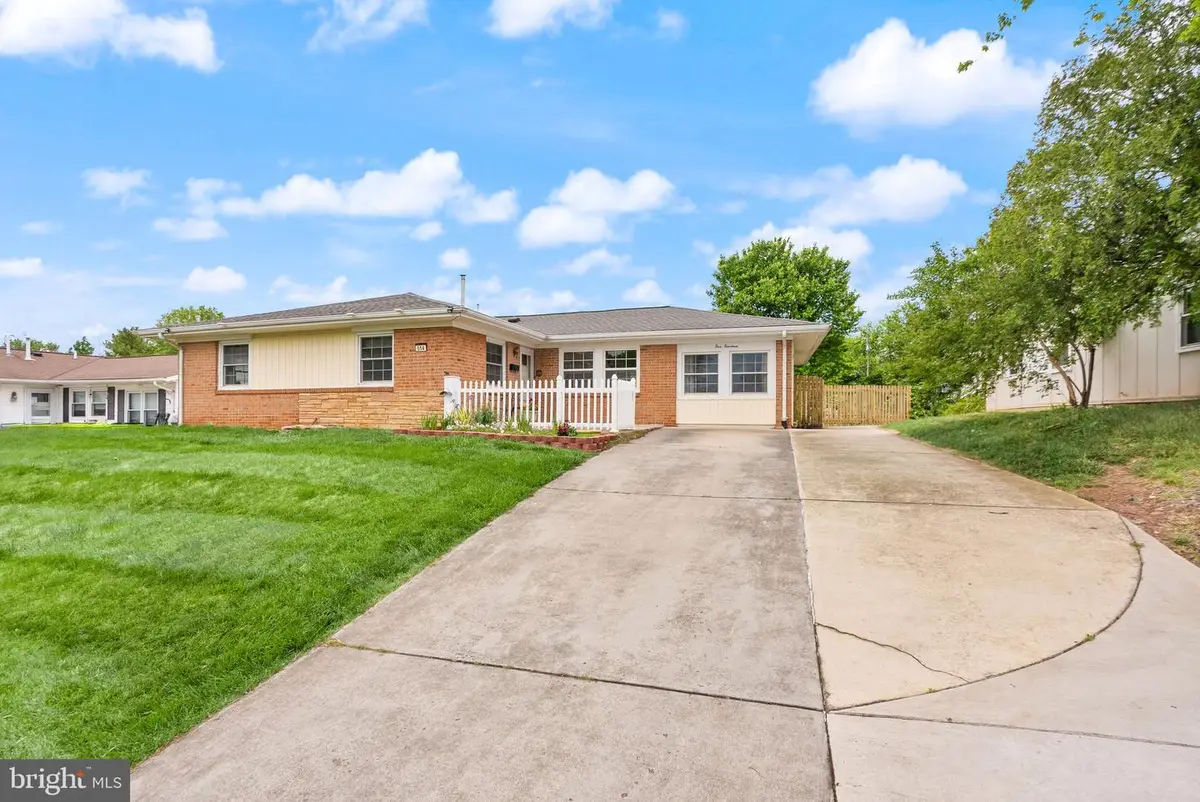 514 W Nettle Tree Rd, Sterling, VA 20164 - #1