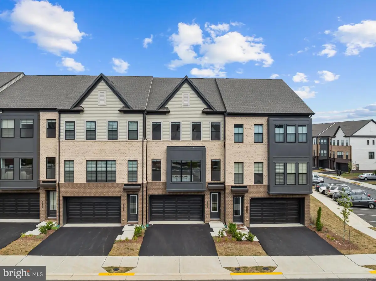 42116 Waltz Ter, Ashburn, VA 20148 - #1