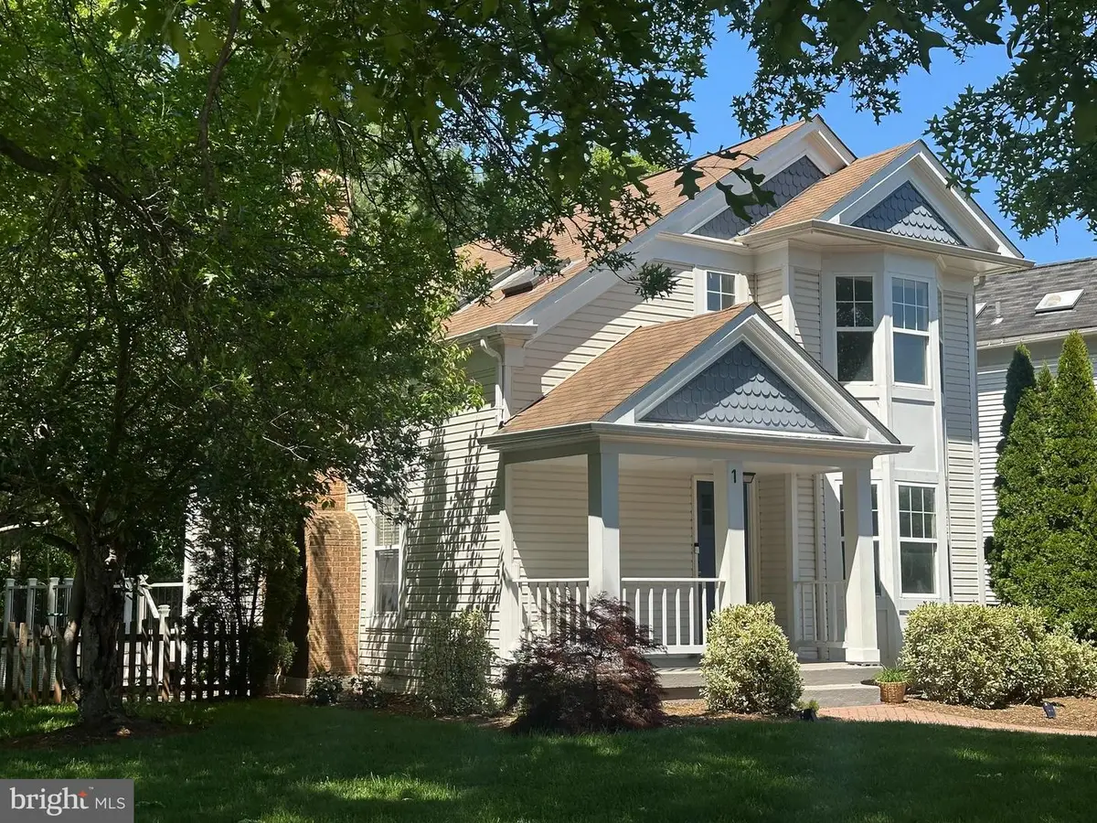 1 Glengyle Ln, Sterling, VA 20165 - #1