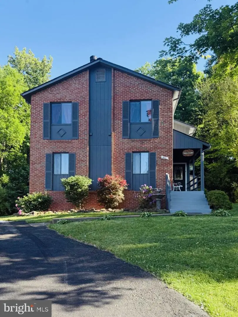 211 Keyes Ct, Sterling, VA 20164 - #1