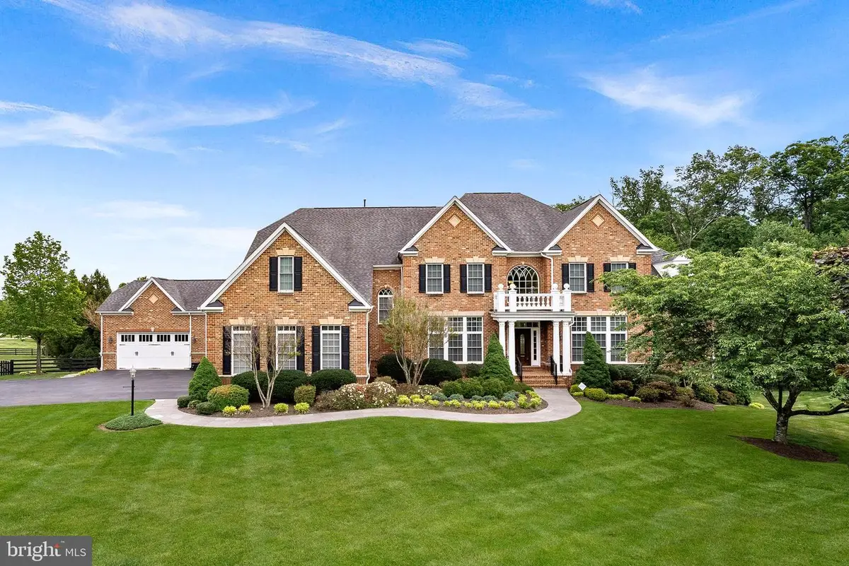 20319 Tanager Pl, Leesburg, VA 20175 - #1
