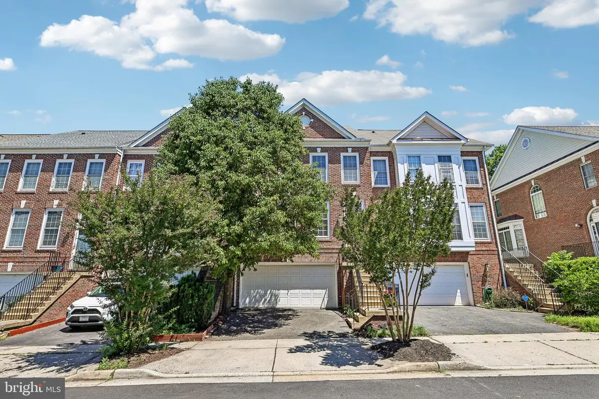26071 Nimbleton Sq, Chantilly, VA 20152 - #1