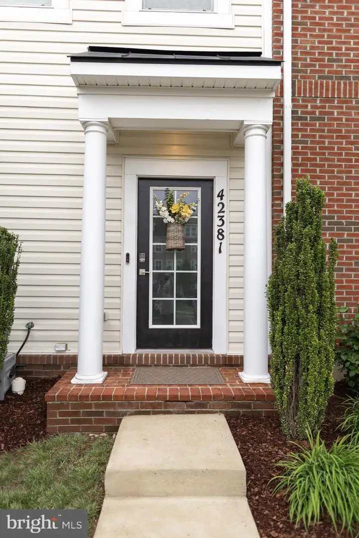 42381 Rosalind St, Ashburn, VA 20148 - #3
