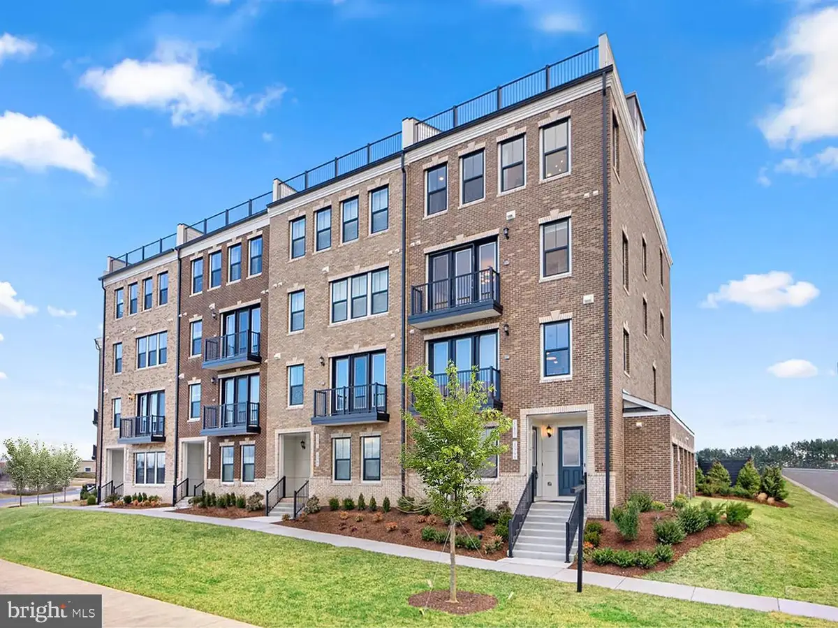 42632 Darala Dr, Ashburn, VA 20147 - #1