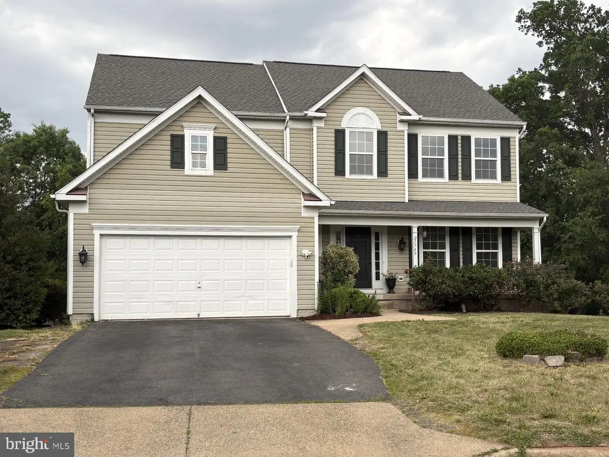 21745 Regents Park Cir, Sterling, VA 20166 - #1