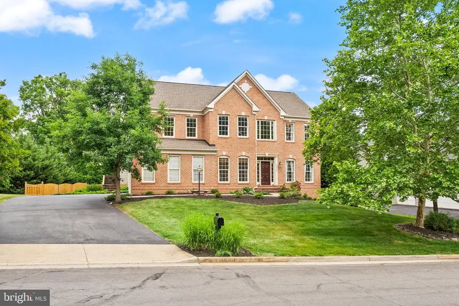 22566 Forest Run Dr, Ashburn, VA 20148 - #2