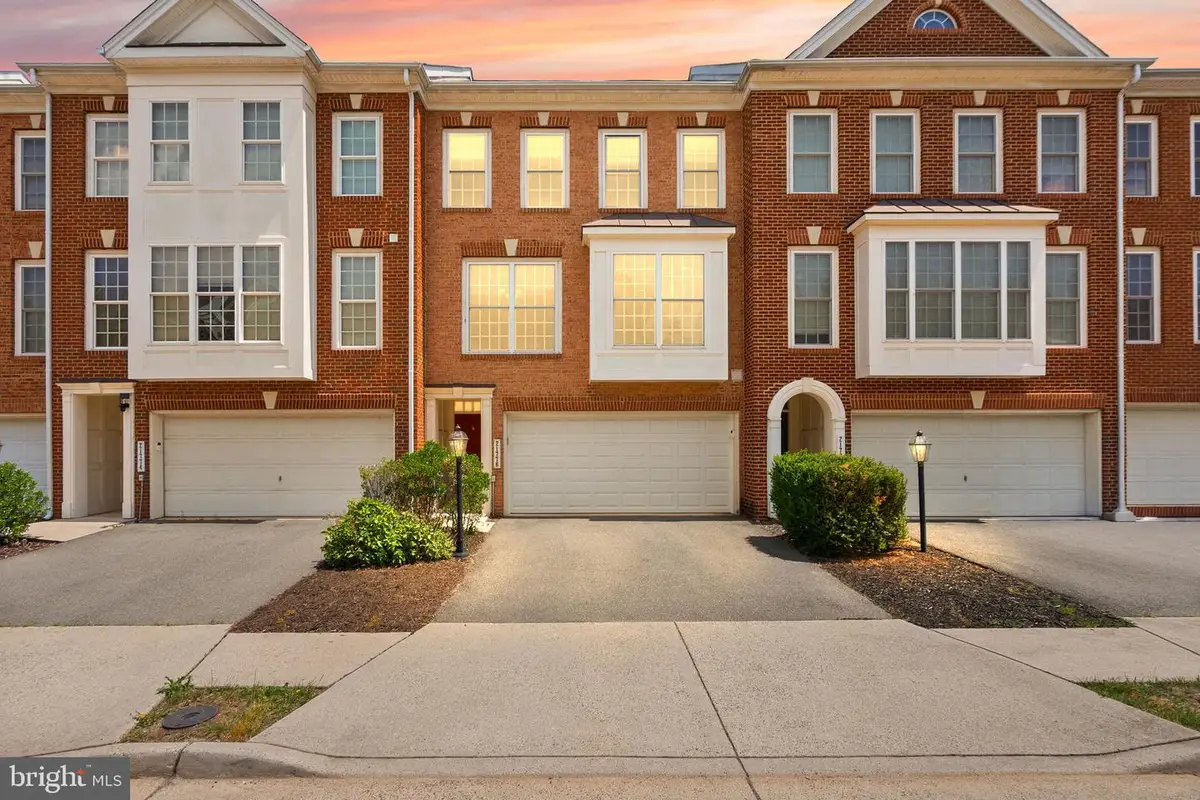 21776 Ladyslipper Sq, Ashburn, VA 20147 - #1
