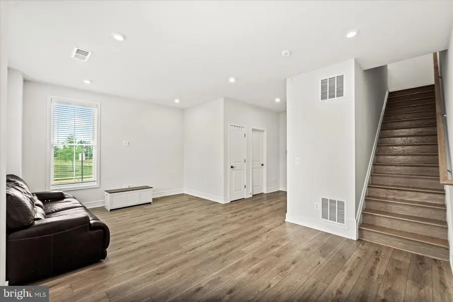 42086 Picasso Sq, Brambleton, VA 20148 - #2
