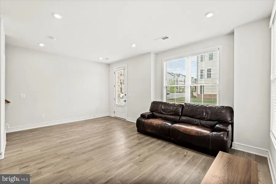 42086 Picasso Sq, Brambleton, VA 20148 - #3