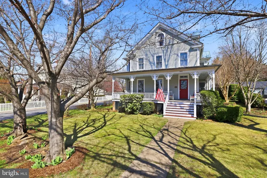 301 E Main St, Purcellville, VA 20132 - #2