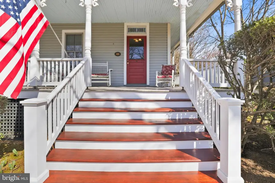 301 E Main St, Purcellville, VA 20132 - #3