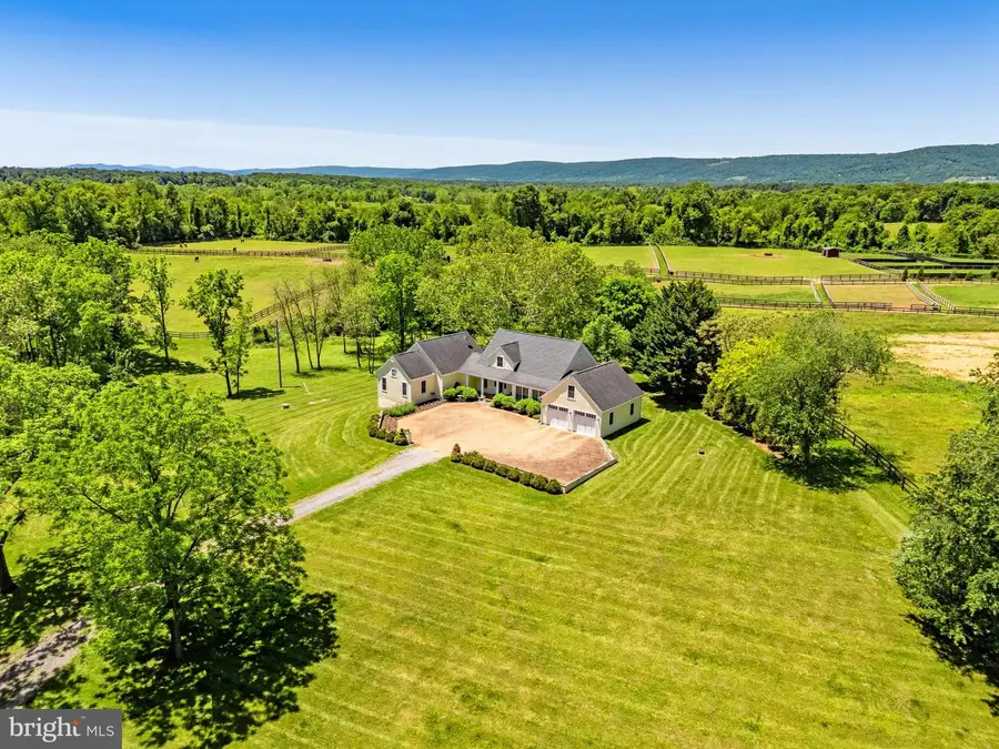 20147 Woodtrail Rd, Round Hill, VA 20141 - #3