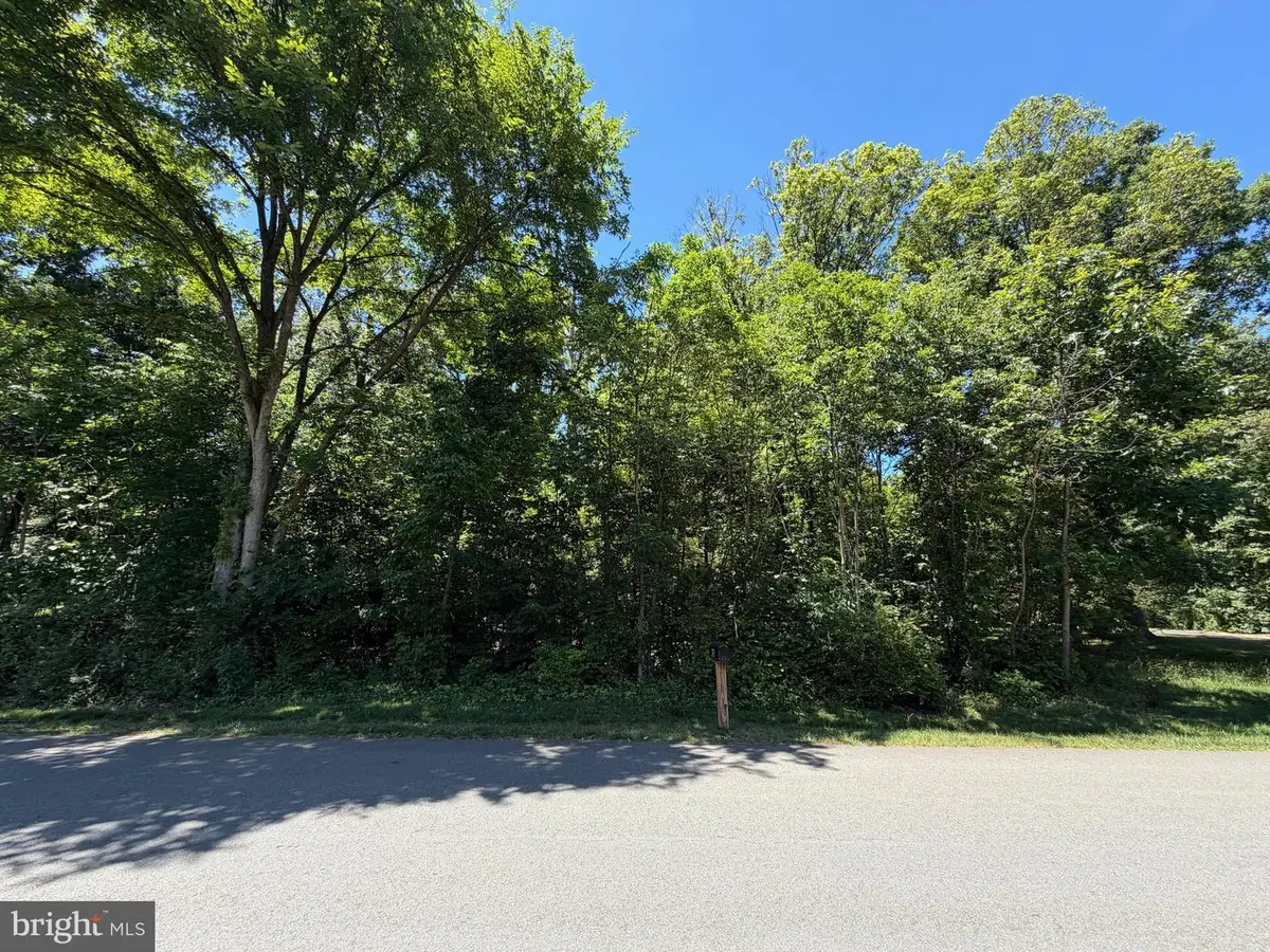 32 Cedar Dr, Sterling, VA 20164 - #1