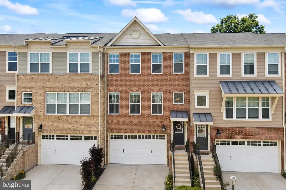 25333 Wakestone Park Ter, Chantilly, VA 20152 - #1