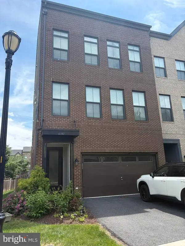 42361 Vancouver Ter, BRAMBLETON, VA 20148