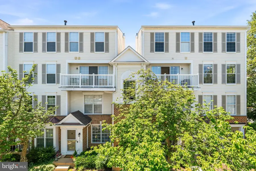 46994 Courtyard Sq #301, Sterling, VA 20164 - #3
