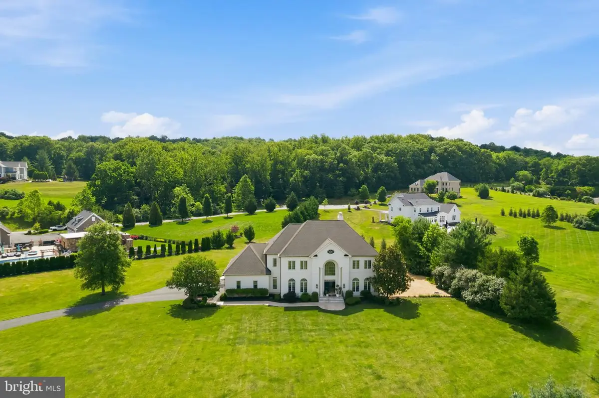 40163 Beacon Hill Dr, Leesburg, VA 20176 - #1