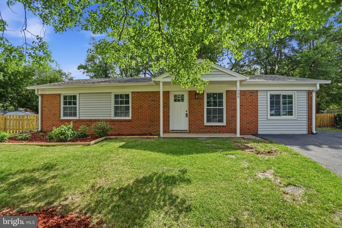 706 S Dogwood Ct, Sterling, VA 20164 - #1