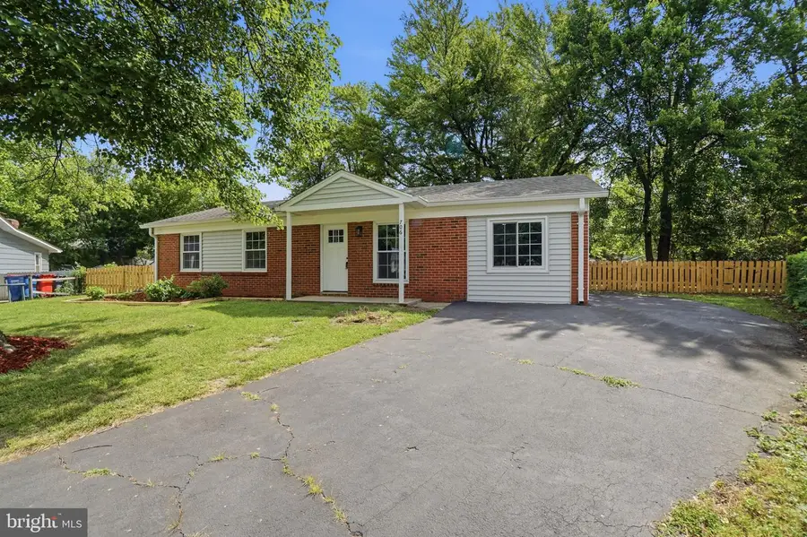 706 S Dogwood Ct, Sterling, VA 20164 - #2