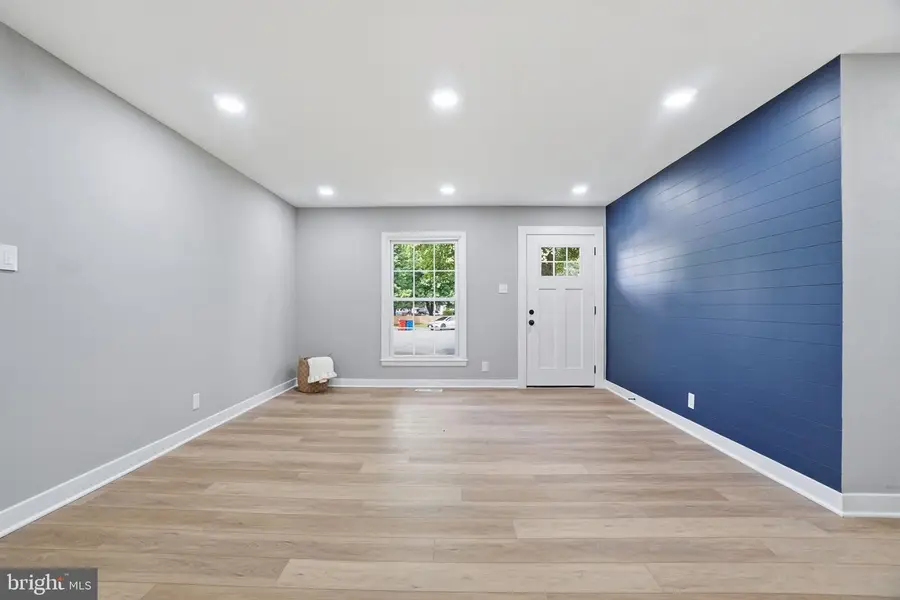 706 S Dogwood Ct, Sterling, VA 20164 - #3