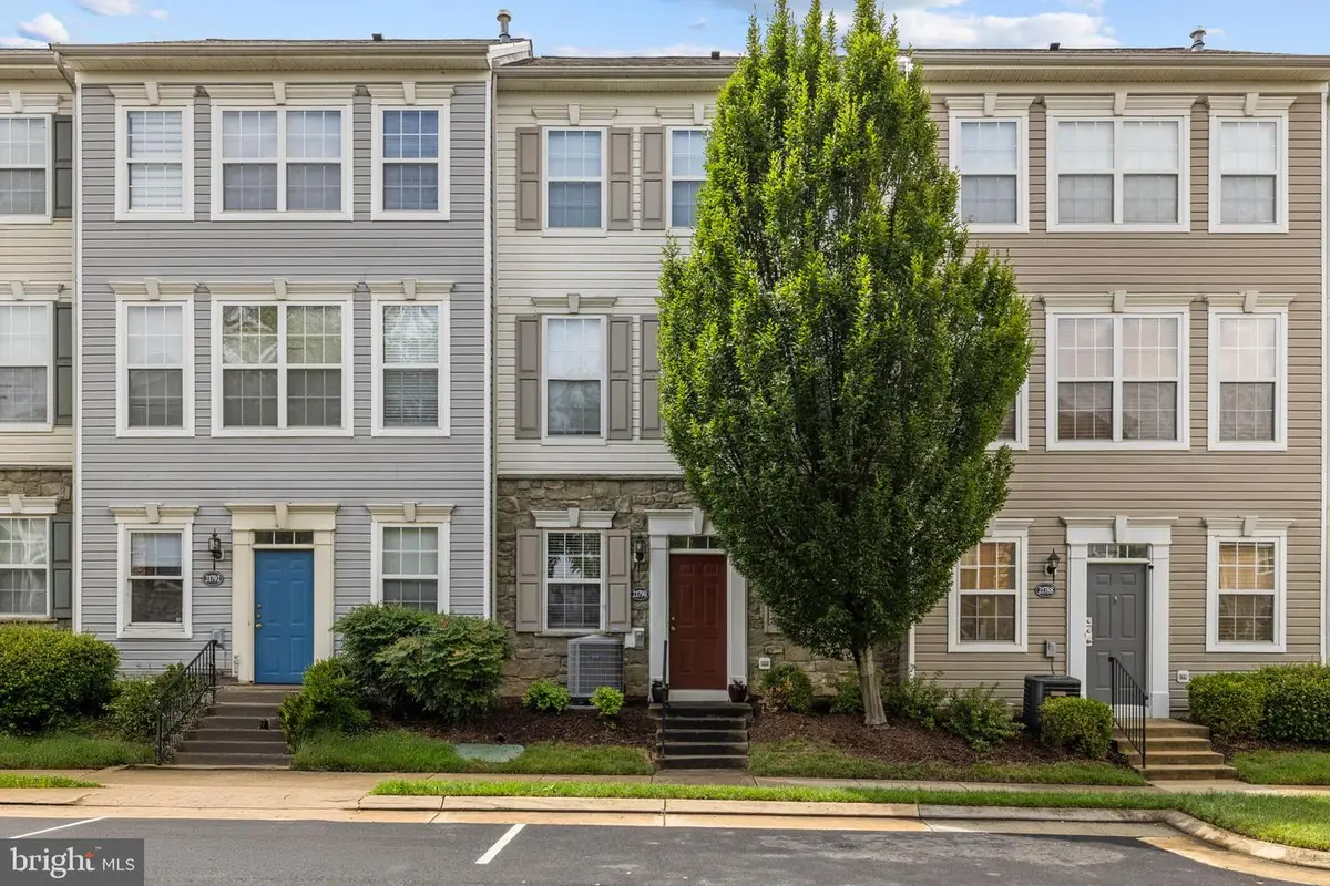 21790 Dragons Green Sq, Ashburn, VA 20147 - #1