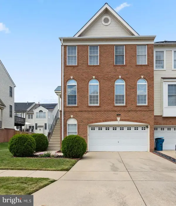 25838 Kirkwood Sq, CHANTILLY, VA 20152