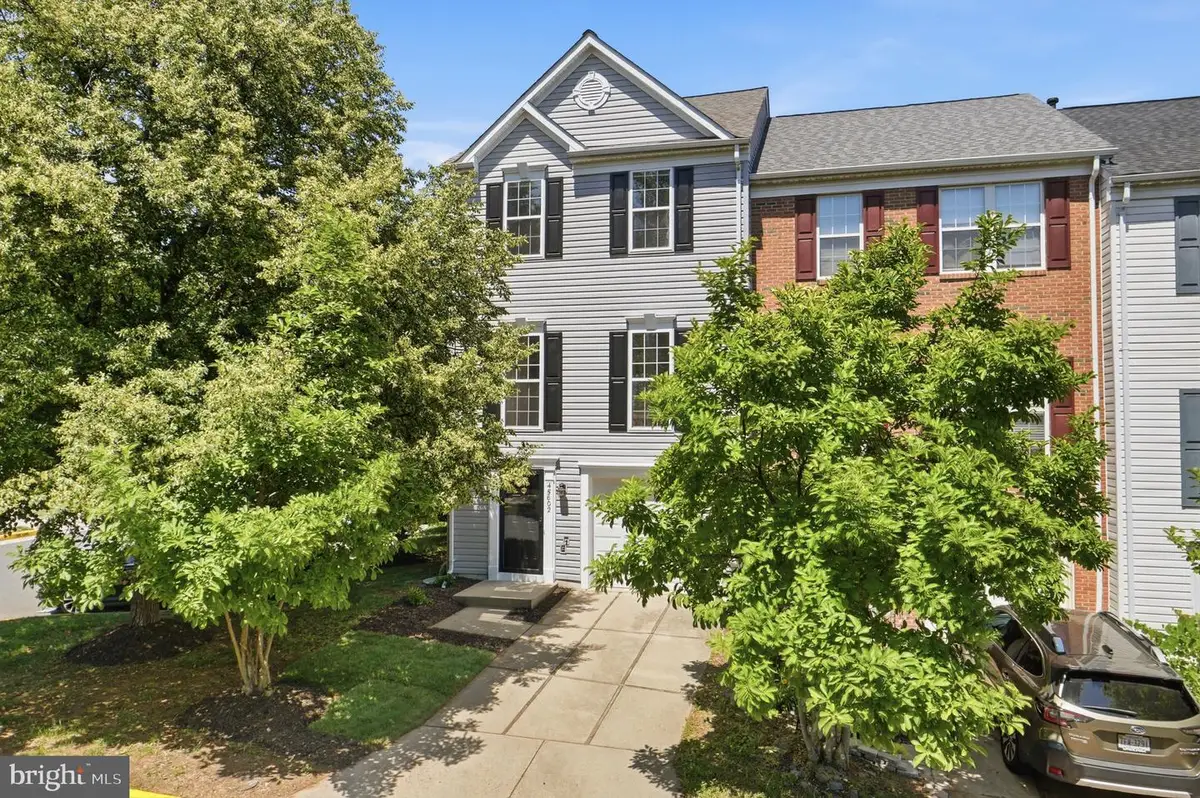 45602 Iron Horse Ter, Sterling, VA 20166 - #1