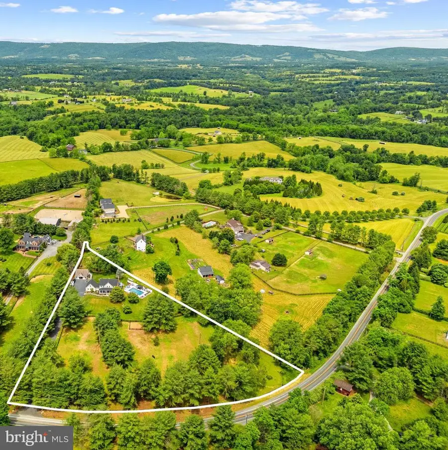 21185 St Louis Rd, Middleburg, VA 20117 - #3