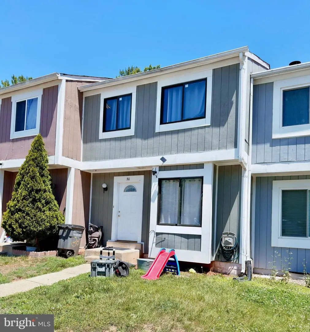 30 Sugarland Square Ct, Sterling, VA 20164 - #1