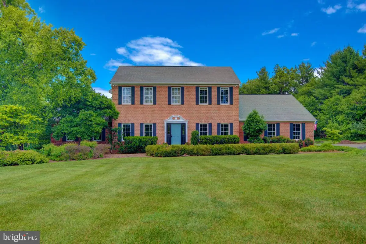 15620 Old Waterford Rd, Waterford, VA 20197 - #1