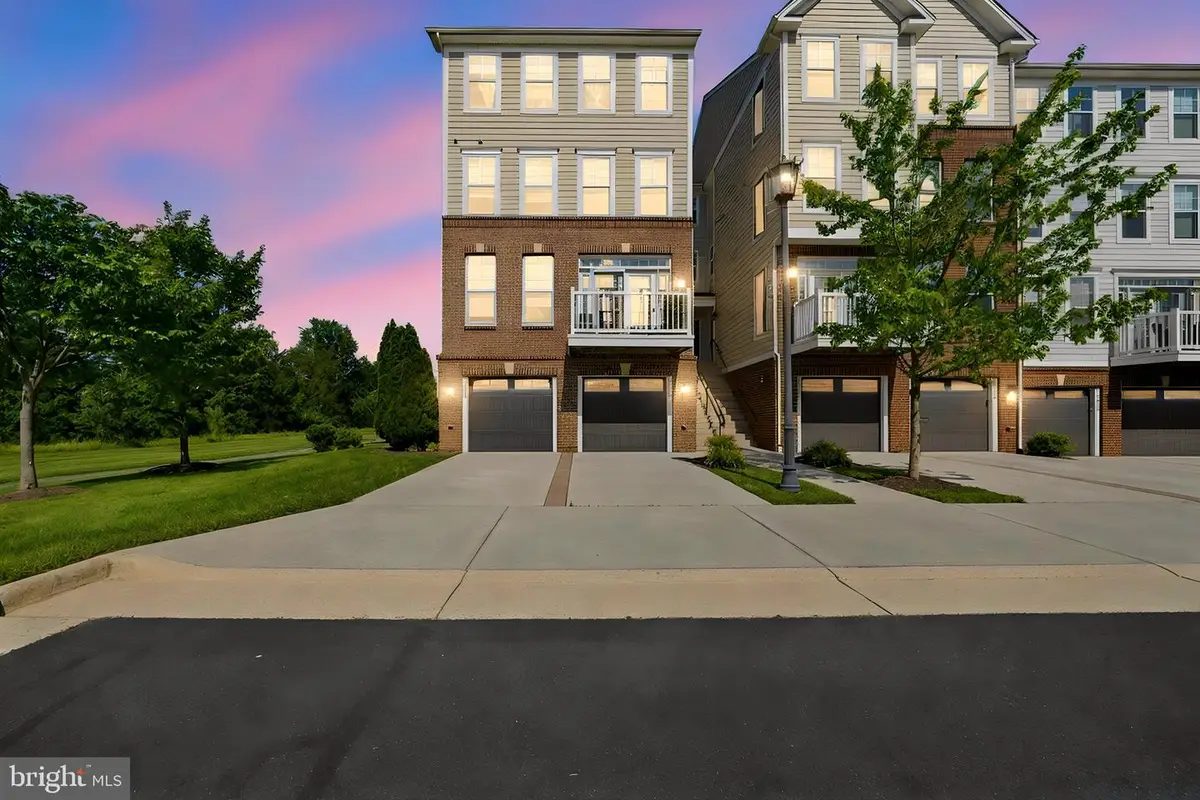 25202 Split Creek Ter, Chantilly, VA 20152 - #1