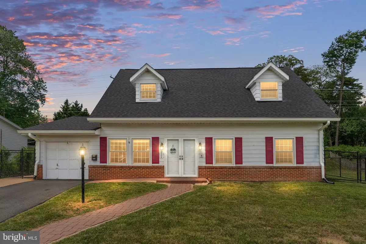 1009 S Ironwood Rd, Sterling, VA 20164 - #1