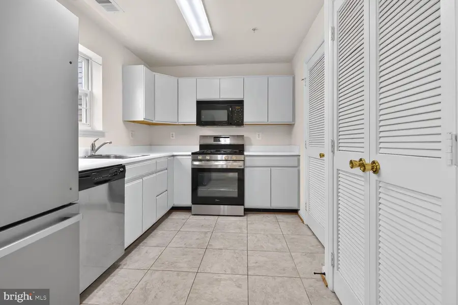 655 Constellation Sq Se #b, Leesburg, VA 20175 - #3