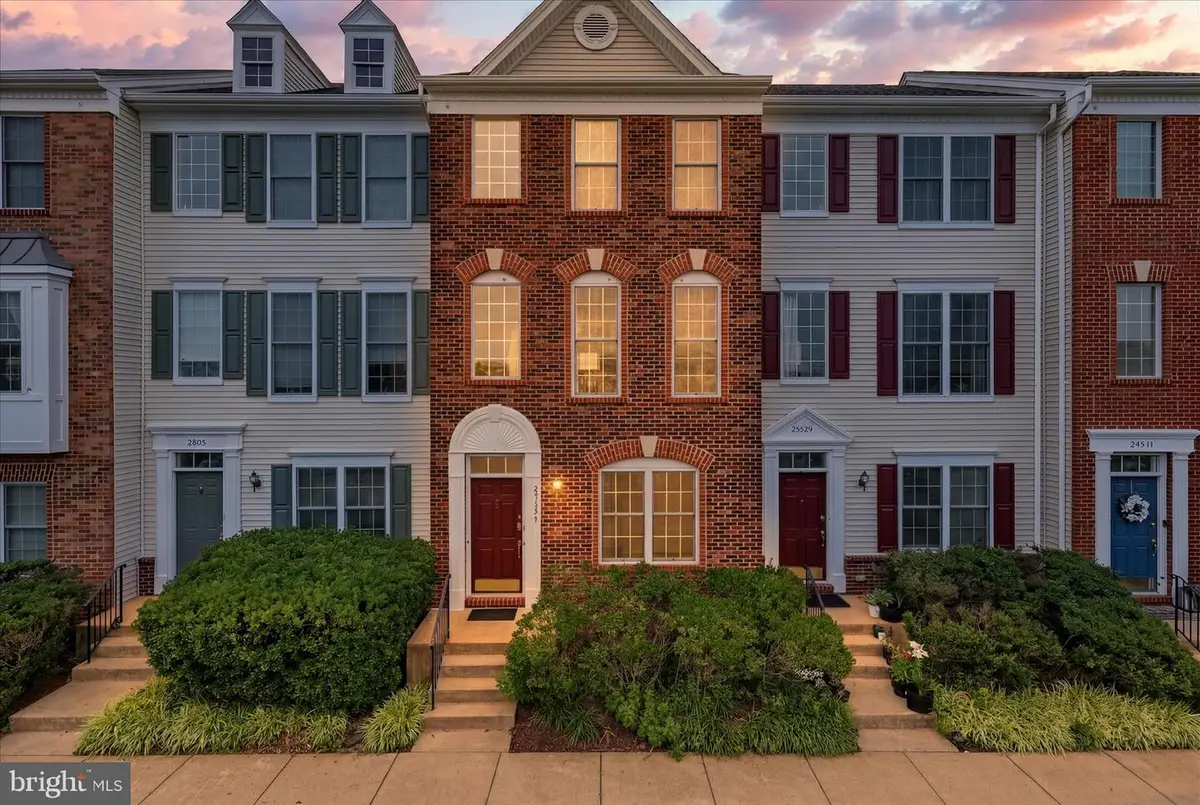 25327 Eldridge Ter, Chantilly, VA 20152 - #1