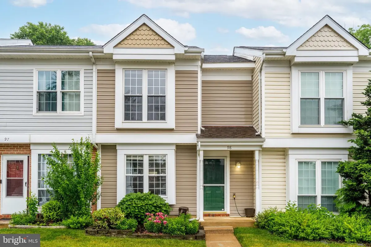 98 Saint Charles Sq, Sterling, VA 20164 - #1