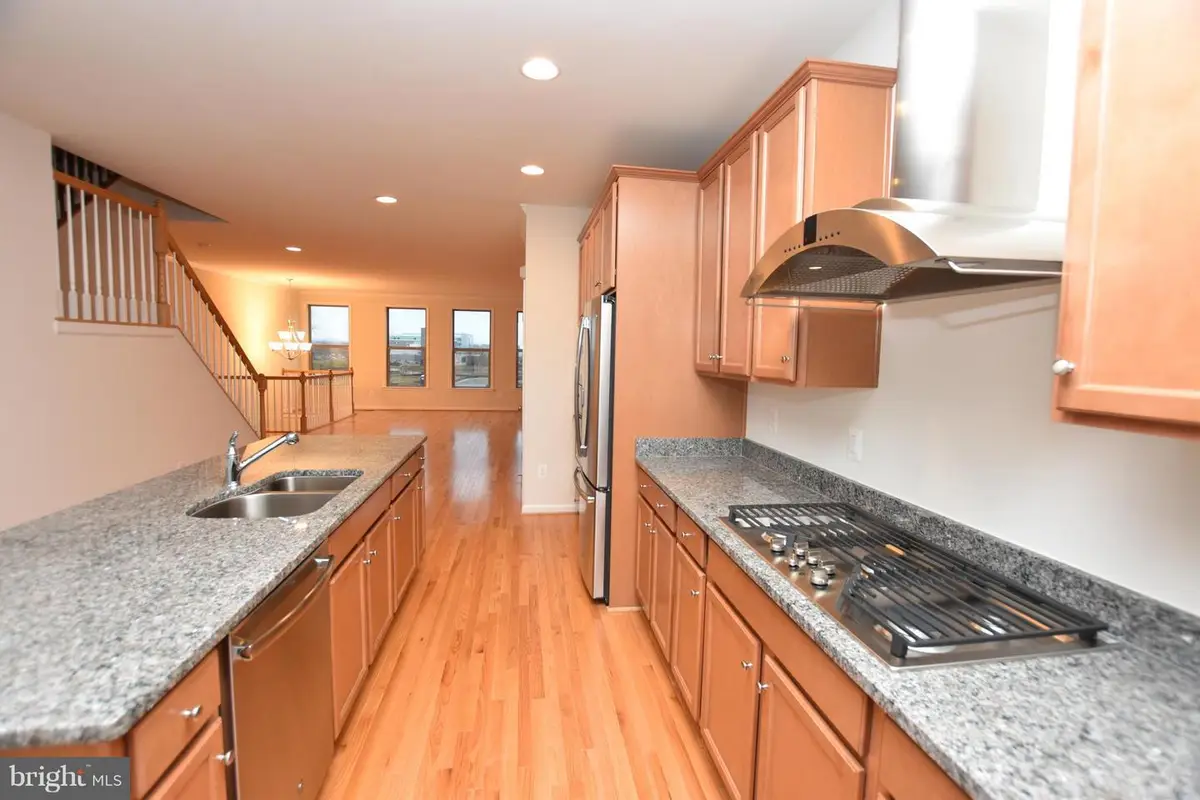 42452 Dogwood Glen Sq, Sterling, VA 20166 - #1