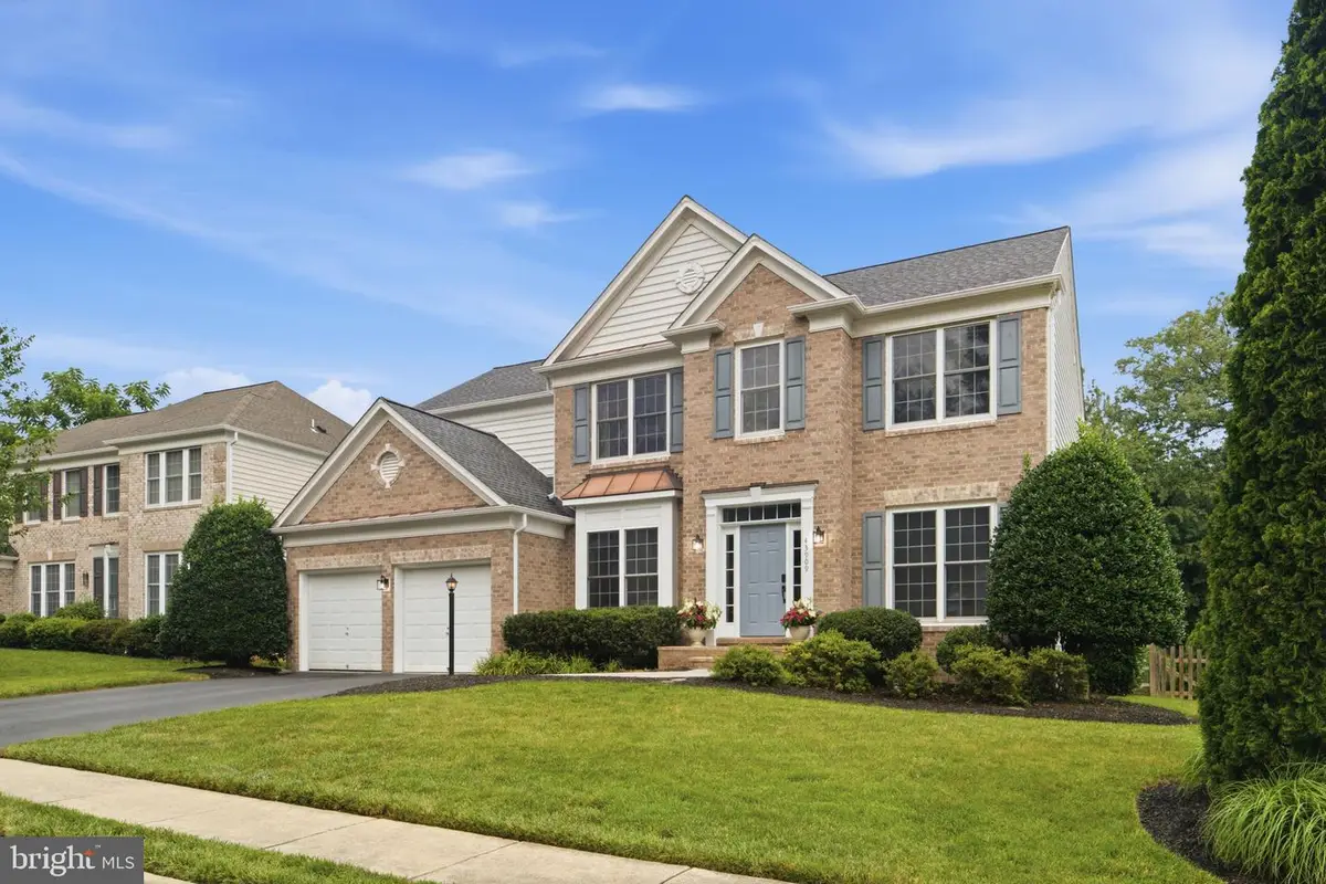 43909 Churchill Glen Dr, Chantilly, VA 20152 - #1